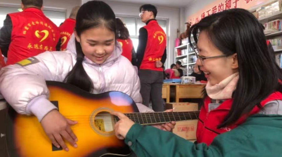 果然視頻| 冬日暖心！棲霞市20名孩子收到“新年心愿”禮物
